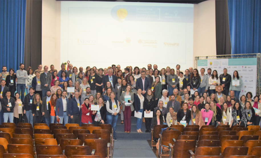 A 5ª Mostra Paranaense de Pesquisas em Saúde foi encerrada sexta-feira (12) com a cerimônia do 4º Prêmio Inova Saúde Paraná, que reuniu 500 pessoas na Universidade Filadélfia (UniFil), de Londrina, instituição que sediou o evento. Foram anunciados e premiados os 36 melhores trabalhos apresentados durante a Mostra e 14 vencedores são de servidores da Secretaria da Saúde do Paraná. Foto: Divulgação/SESA