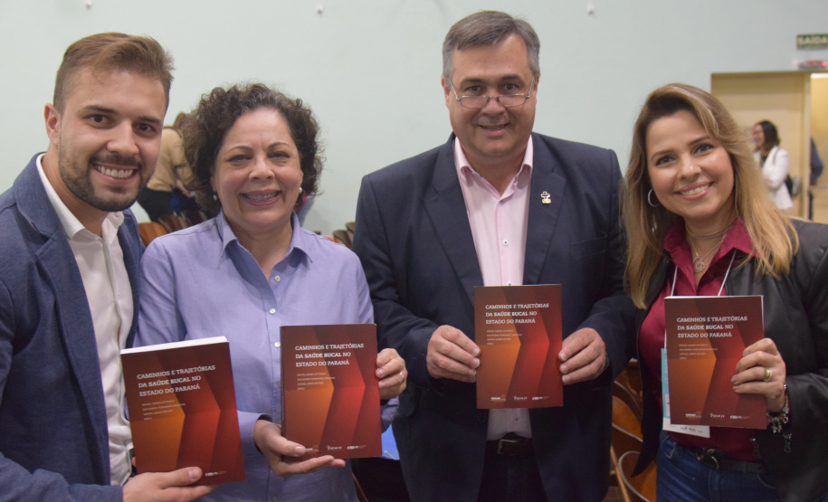 A 5ª Mostra Paranaense de Pesquisas em Saúde foi encerrada sexta-feira (12) com a cerimônia do 4º Prêmio Inova Saúde Paraná, que reuniu 500 pessoas na Universidade Filadélfia (UniFil), de Londrina, instituição que sediou o evento. Foram anunciados e premiados os 36 melhores trabalhos apresentados durante a Mostra e 14 vencedores são de servidores da Secretaria da Saúde do Paraná. Foto: Divulgação/SESA