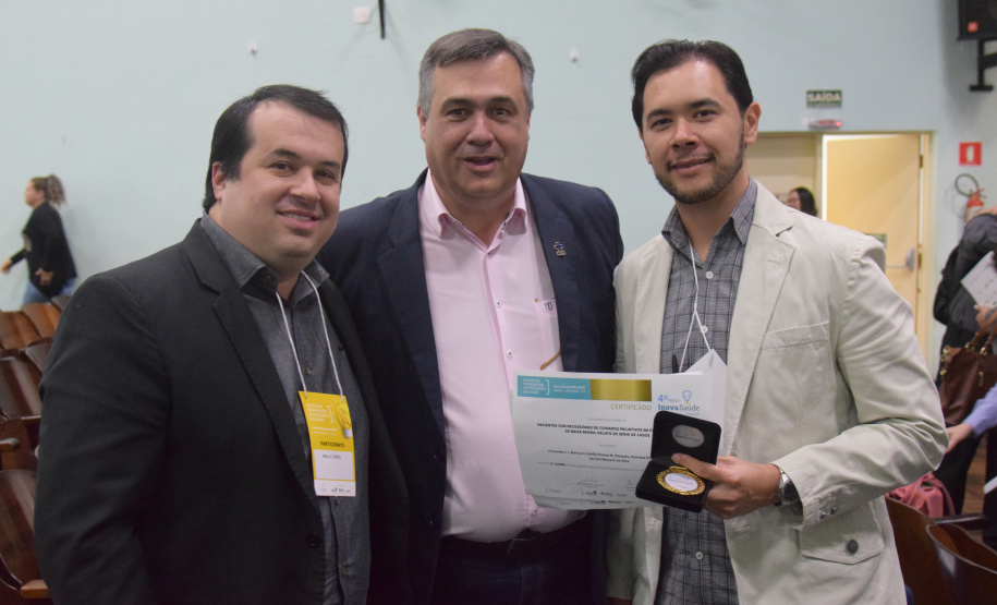 A 5ª Mostra Paranaense de Pesquisas em Saúde foi encerrada sexta-feira (12) com a cerimônia do 4º Prêmio Inova Saúde Paraná, que reuniu 500 pessoas na Universidade Filadélfia (UniFil), de Londrina, instituição que sediou o evento. Foram anunciados e premiados os 36 melhores trabalhos apresentados durante a Mostra e 14 vencedores são de servidores da Secretaria da Saúde do Paraná. Foto: Divulgação/SESA