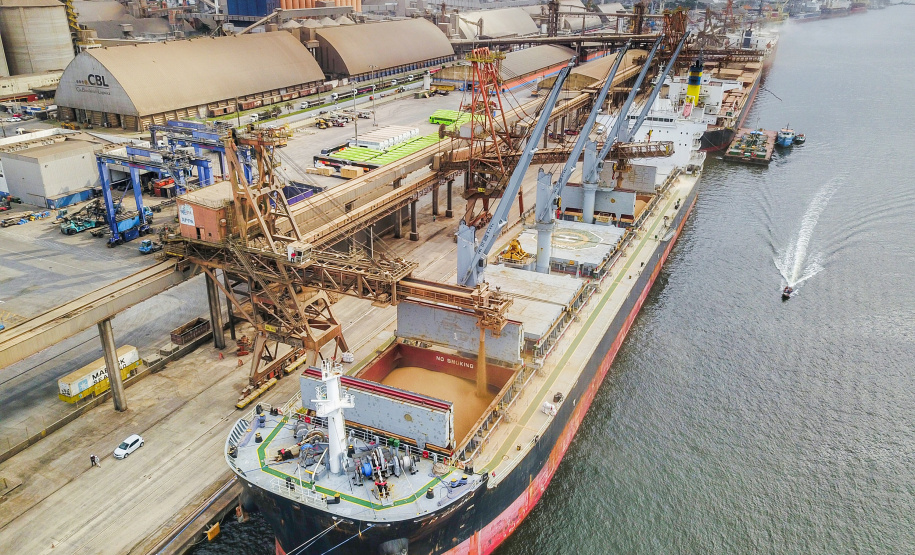 Saldo positivo é de US$ 1,87 bi nas movimentações dos Portos do Paraná. Foto: José fernando Ogura/ANPr