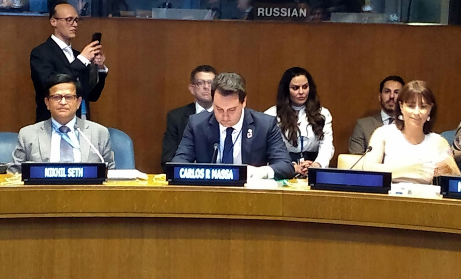 O governador Carlos Massa Ratinho Junior apresentou nesta segunda-feira (15), na sede da Organização das Nações Unidas (ONU), em Nova York, os avanços do Paraná na implantação dos Objetivos de Desenvolvimento Sustentável (ODS) e reforçou o compromisso do Estado com a Agenda 2030.Foto: Divulgação/ANPr