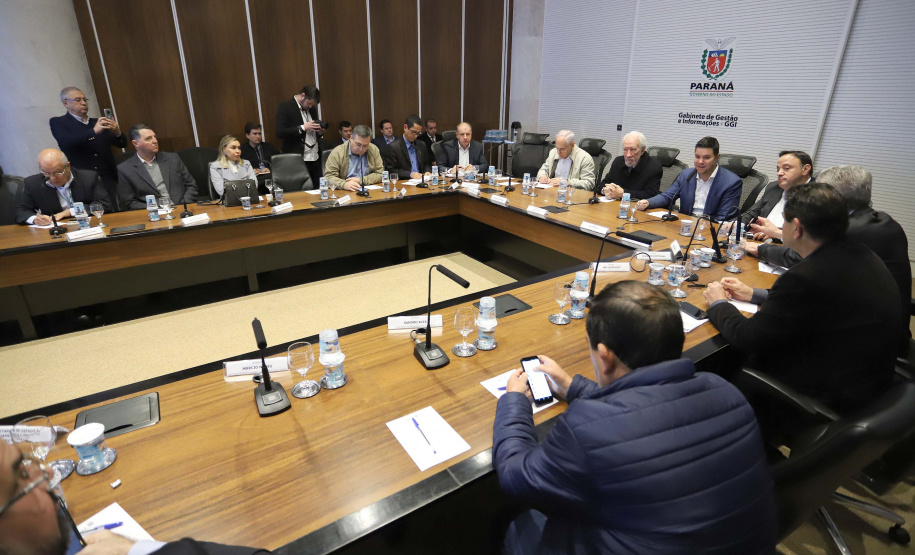 O governador em exercício Darci Piana reunido com o secretariado de Governo.Curitiba, 16-07-19.Foto: Arnaldo Alves / ANPr.
