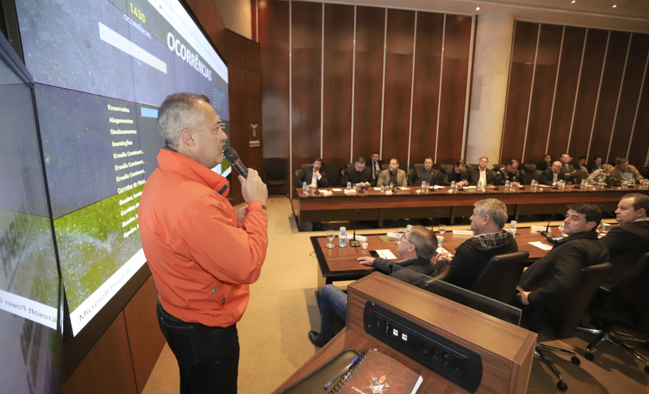 O governador em exercício Darci Piana reunido com o secretariado de Governo. Na foto, o coordenador da Defesa Civil do Paraná, Cel. QOBM Ricardo Silva.Curitiba, 16-07-19.Foto: Arnaldo Alves / ANPr.