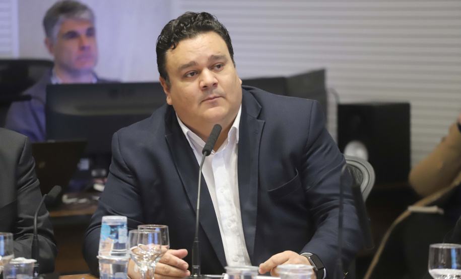 “Trata-se de um trabalho que passará a ser permanente da CGE. Auditar todos os gastos, despesas, contratos, pagamentos e pessoal do Estado”, explicou controlador-geral do Estado, Raul Siqueira. .Foto: Arnaldo Alves / ANPr.