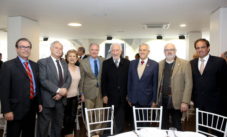 O volume de empregos e negócios gerados no comércio demonstram a importância econômica e a responsabilidade social do setor no Paraná e no Brasil, afirmou o governador em exercício Darci Piana, nesta terça-feira (16), na cerimônia que celebrou o Dia do Comerciante. O evento foi promovido em Curitiba pela Associação Comercial do Paraná (ACP). Foto: Jaelson Lucas/ANPr