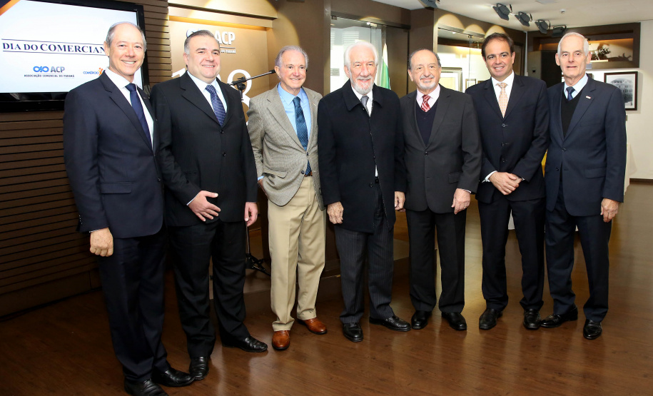 O volume de empregos e negócios gerados no comércio demonstram a importância econômica e a responsabilidade social do setor no Paraná e no Brasil, afirmou o governador em exercício Darci Piana, nesta terça-feira (16), na cerimônia que celebrou o Dia do Comerciante. O evento foi promovido em Curitiba pela Associação Comercial do Paraná (ACP). Foto: Jaelson Lucas/ANPr