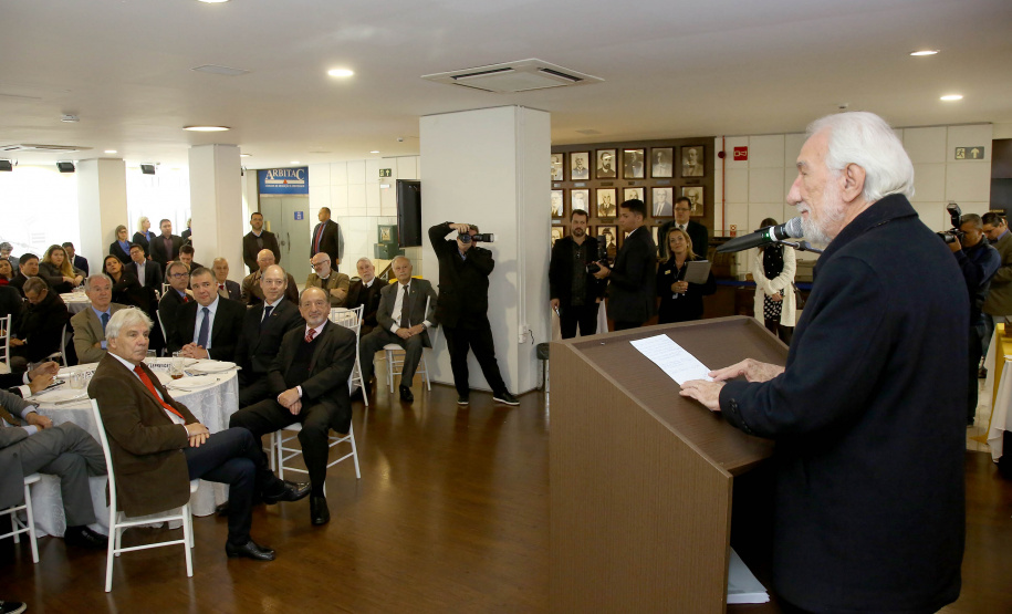 O volume de empregos e negócios gerados no comércio demonstram a importância econômica e a responsabilidade social do setor no Paraná e no Brasil, afirmou o governador em exercício Darci Piana, nesta terça-feira (16), na cerimônia que celebrou o Dia do Comerciante. O evento foi promovido em Curitiba pela Associação Comercial do Paraná (ACP). Foto: Jaelson Lucas/ANPr