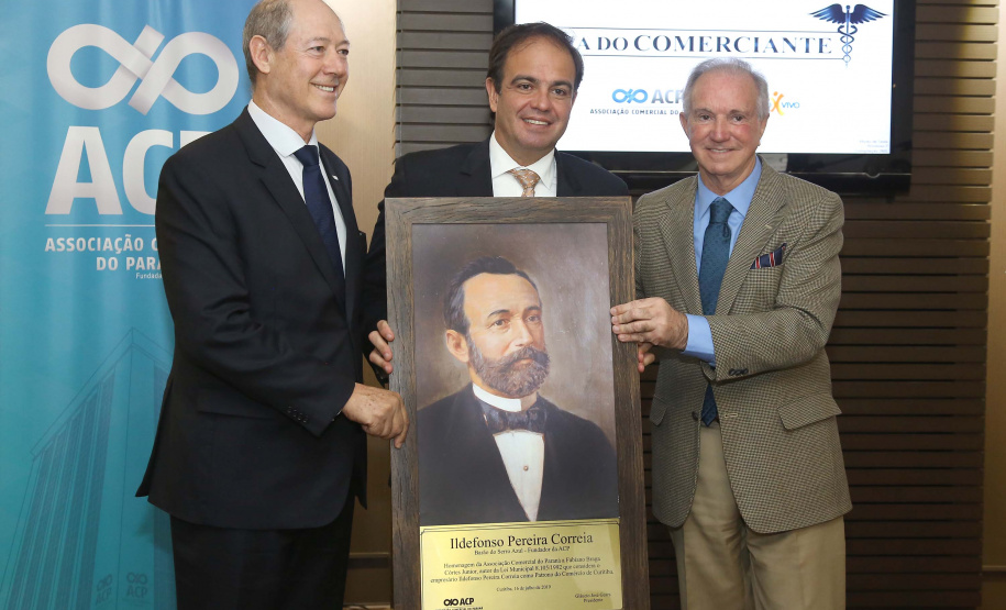 O volume de empregos e negócios gerados no comércio demonstram a importância econômica e a responsabilidade social do setor no Paraná e no Brasil, afirmou o governador em exercício Darci Piana, nesta terça-feira (16), na cerimônia que celebrou o Dia do Comerciante. O evento foi promovido em Curitiba pela Associação Comercial do Paraná (ACP). Foto: Jaelson Lucas/ANPr