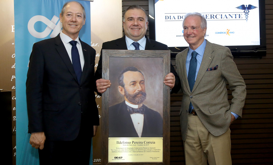 O volume de empregos e negócios gerados no comércio demonstram a importância econômica e a responsabilidade social do setor no Paraná e no Brasil, afirmou o governador em exercício Darci Piana, nesta terça-feira (16), na cerimônia que celebrou o Dia do Comerciante. O evento foi promovido em Curitiba pela Associação Comercial do Paraná (ACP). Foto: Jaelson Lucas/ANPr