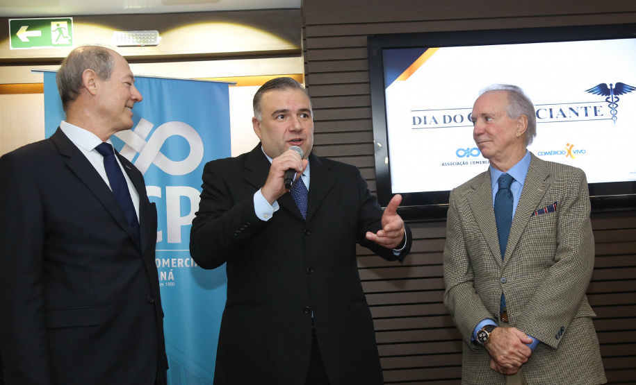 O volume de empregos e negócios gerados no comércio demonstram a importância econômica e a responsabilidade social do setor no Paraná e no Brasil, afirmou o governador em exercício Darci Piana, nesta terça-feira (16), na cerimônia que celebrou o Dia do Comerciante. O evento foi promovido em Curitiba pela Associação Comercial do Paraná (ACP). Foto: Jaelson Lucas/ANPr