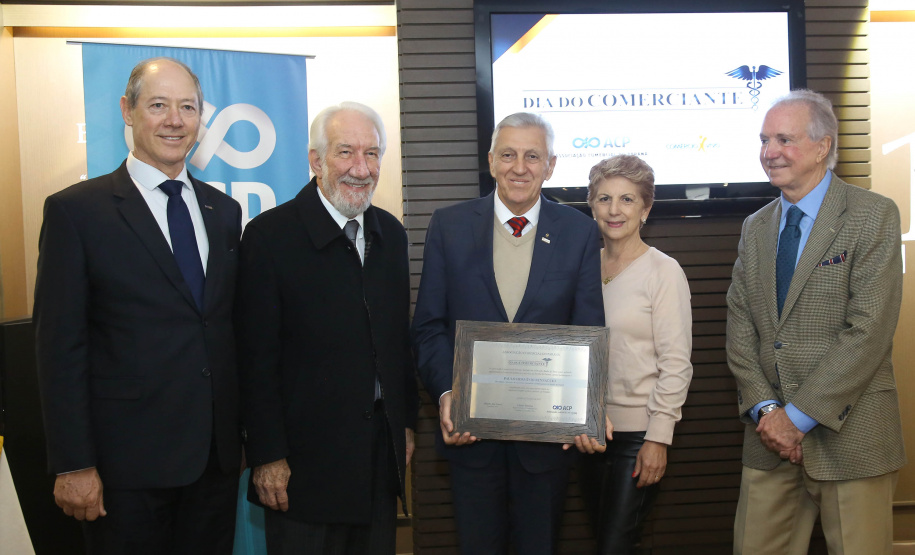 O volume de empregos e negócios gerados no comércio demonstram a importância econômica e a responsabilidade social do setor no Paraná e no Brasil, afirmou o governador em exercício Darci Piana, nesta terça-feira (16), na cerimônia que celebrou o Dia do Comerciante. O evento foi promovido em Curitiba pela Associação Comercial do Paraná (ACP). Foto: Jaelson Lucas/ANPr