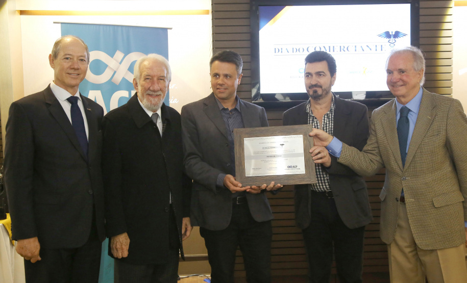 O volume de empregos e negócios gerados no comércio demonstram a importância econômica e a responsabilidade social do setor no Paraná e no Brasil, afirmou o governador em exercício Darci Piana, nesta terça-feira (16), na cerimônia que celebrou o Dia do Comerciante. O evento foi promovido em Curitiba pela Associação Comercial do Paraná (ACP). Foto: Jaelson Lucas/ANPr