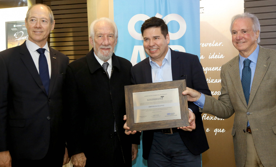 O volume de empregos e negócios gerados no comércio demonstram a importância econômica e a responsabilidade social do setor no Paraná e no Brasil, afirmou o governador em exercício Darci Piana, nesta terça-feira (16), na cerimônia que celebrou o Dia do Comerciante. O evento foi promovido em Curitiba pela Associação Comercial do Paraná (ACP). Foto: Jaelson Lucas/ANPr