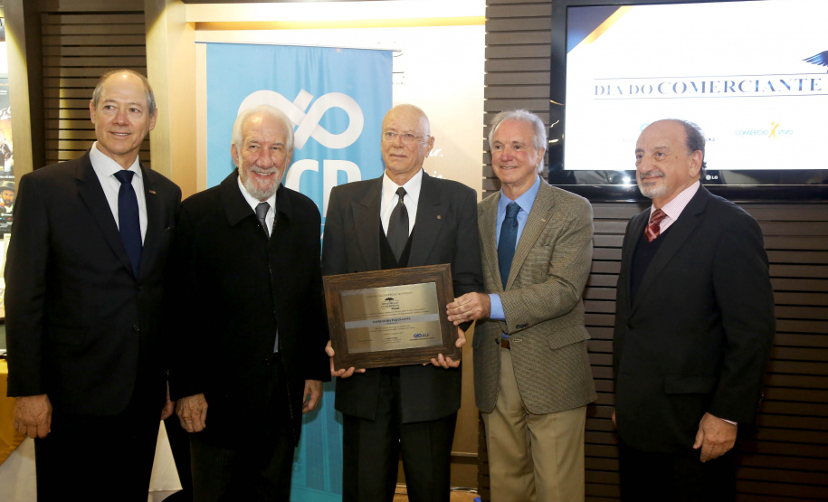 O volume de empregos e negócios gerados no comércio demonstram a importância econômica e a responsabilidade social do setor no Paraná e no Brasil, afirmou o governador em exercício Darci Piana, nesta terça-feira (16), na cerimônia que celebrou o Dia do Comerciante. O evento foi promovido em Curitiba pela Associação Comercial do Paraná (ACP). Foto: Jaelson Lucas/ANPr