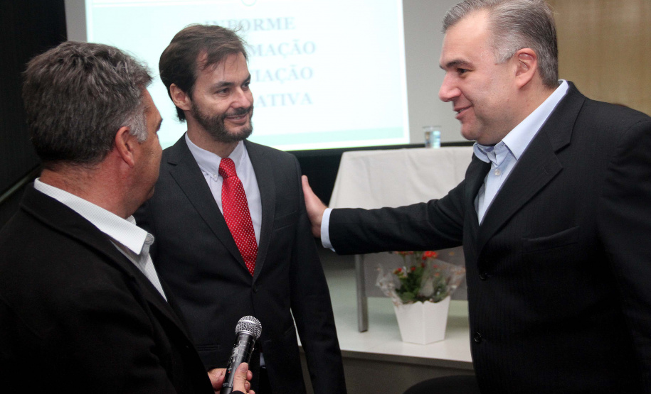 A Secretaria da Justiça, Família e Trabalho do Governo do Paraná (Sejuf), por meio do Departamento de Atendimento Socioeducativo (Dease), lançou nesta terça-feira (16), com a presença do secretário da Sejuf, Ney Leprevost, o Programa de Formação Anual dos Servidores da Socioeducação, no Palácio das Araucárias, em Curitiba.Foto: Divulgação/SEJUF