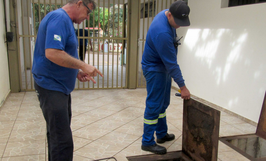 A Sanepar faz um alerta à população de Toledo, no Oeste do Estado, sobre a importância do bom uso do sistema de esgotamento sanitário. Uma das maiores dúvidas dos moradores é com relação à instalação e manutenção das caixas de gordura dentro dos imóveis. Nos serviços de manutenção feitos pela Sanepar, a empresa constata que a gordura é a principal causa de entupimento da rede coletora de esgoto. Foto: Sanepar