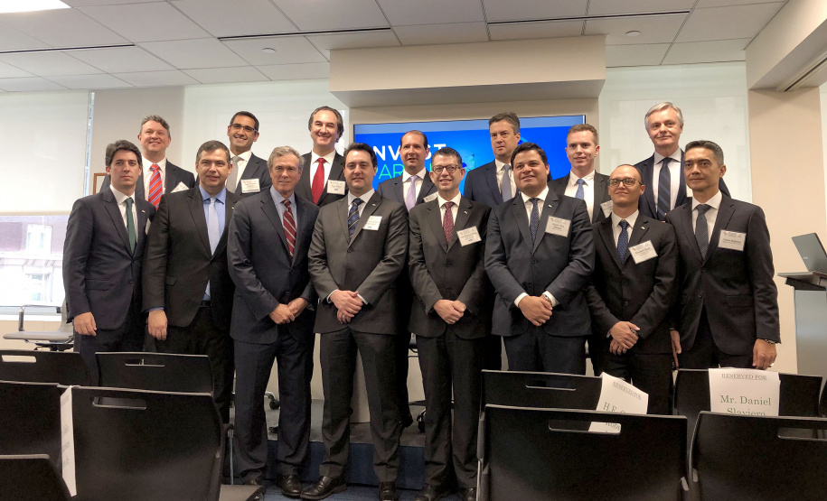 O governador Carlos Massa Ratinho Junior apresentou nesta quarta-feira (17) oportunidades que o Estado oferece a um grupo de executivos de corporações internacionais que mantêm investimentos globais. A apresentação foi na Câmara de Comércio Brasil-EUA, em Nova York, que recebeu a terceira edição do Paraná Day. Foto: Divulgação/ANPr