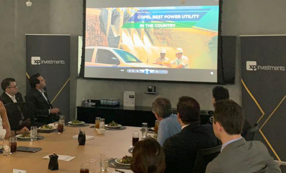 O governador Carlos Massa Ratinho Junior deu prosseguimento à extensa agenda em Nova York, nos Estados Unidos, com uma série de encontros com alguns dos principais fundos de investimento do mundo nesta quarta-feira (17). Ele detalhou todas as oportunidades de investimento no Estado. Foto: Divulgação/ANPr