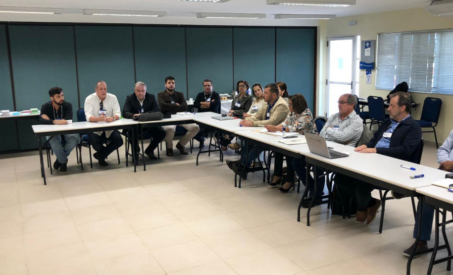 As Agências do Trabalhador dos municípios de Primeiro de Maio e de Sertaneja, ligadas à Secretaria da Justiça, Família e Trabalho (Sejuf) vão intermediar aproximadamente 400 vagas de emprego para o Hard Rock Hotel Ilha do Sol, no Norte do Paraná. A parceria foi firmada esta semana, durante reunião no escritório regional da Sejuf, em Londrina. Foto:SEJUF