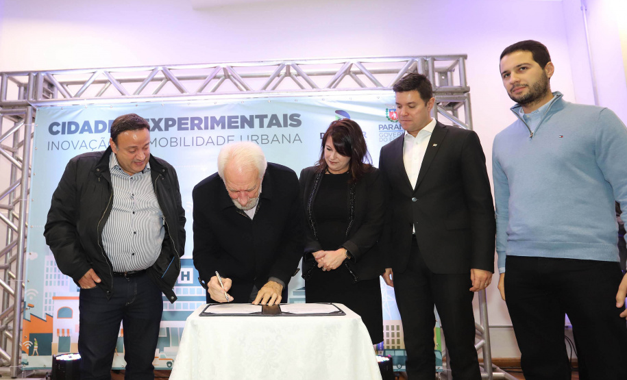 Agregar soluções inteligentes para melhorar a mobilidade urbana nos municípios paranaenses