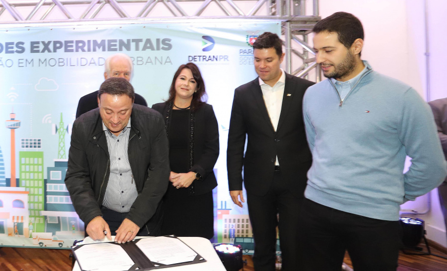 Agregar soluções inteligentes para melhorar a mobilidade urbana nos municípios paranaenses