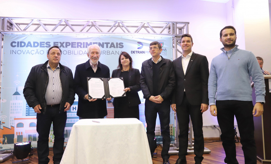 Agregar soluções inteligentes para melhorar a mobilidade urbana nos municípios paranaenses