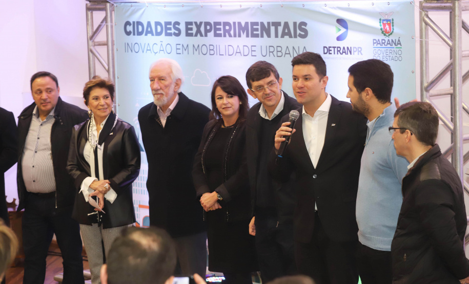 Agregar soluções inteligentes para melhorar a mobilidade urbana nos municípios paranaenses