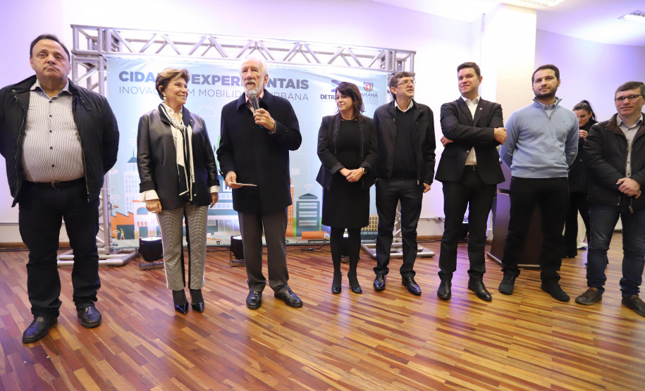 Agregar soluções inteligentes para melhorar a mobilidade urbana nos municípios paranaenses