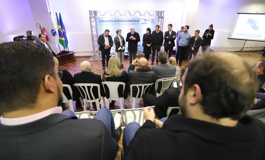 Agregar soluções inteligentes para melhorar a mobilidade urbana nos municípios paranaenses