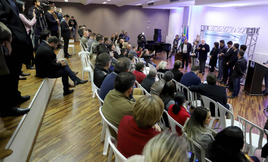 Agregar soluções inteligentes para melhorar a mobilidade urbana nos municípios paranaenses