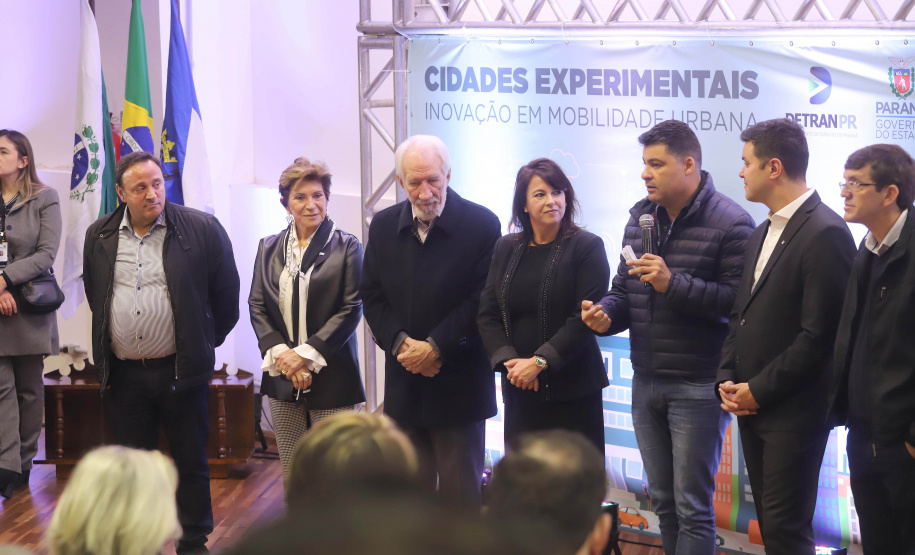 Agregar soluções inteligentes para melhorar a mobilidade urbana nos municípios paranaenses