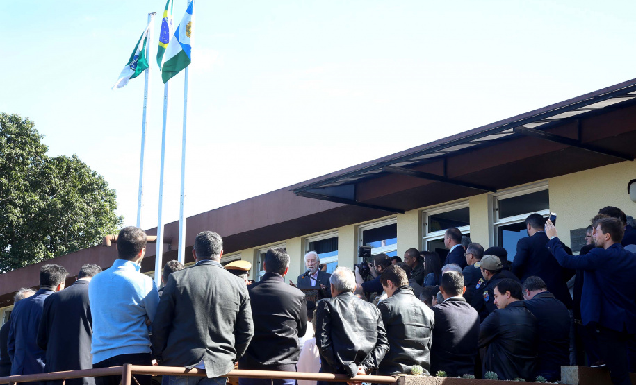 O governador em exercício Darci Piana e o chefe da Casa Civil, Guto Silva, entregaram nesta quinta-feira (19) quatro novas viaturas para reforçar as ações policiais na região de Pato Branco, no Sudoeste do Paraná