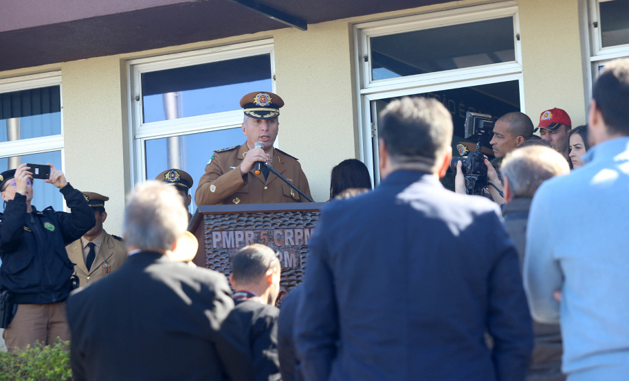 O governador em exercício Darci Piana e o chefe da Casa Civil, Guto Silva, entregaram nesta quinta-feira (19) quatro novas viaturas para reforçar as ações policiais na região de Pato Branco, no Sudoeste do Paraná