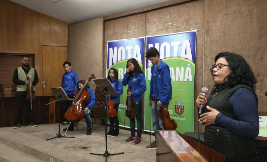 Todas de Curitiba e todas mulheres. São da Capital as três felizes ganhadoras dos prêmios do Nota Paraná deste mês de julho. Os cheques, de R$ 50 mil, R$ 30 mil e R$ 20 mil, foram entregues nesta quinta-feira (18) às três moradoras de Curitiba dos bairros Mossunguê, Hugo Lange e Campo Comprido. Foto: Gilson Abreu/ANPr