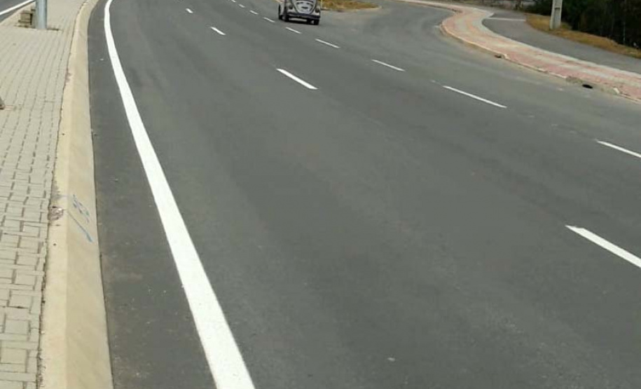 Na PR-417, a Rodovia da Uva, estão sendo duplicados 4,9 quilômetros, que também incluem ciclovia, calçadas, semáforos, iluminação e canteiro central, um investimento de R$ 33,4 milhões. Foto: Divulgação/DER