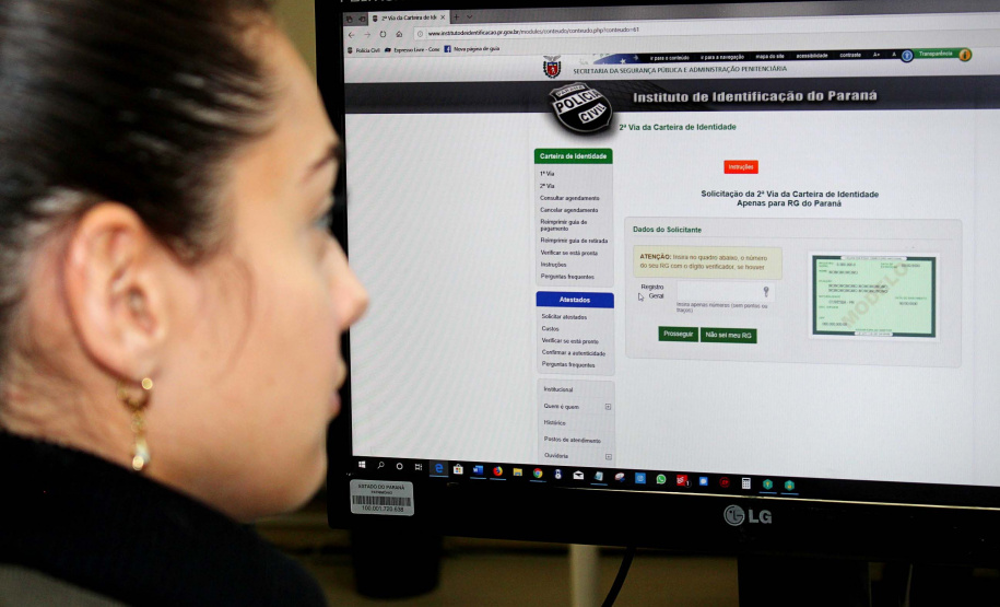 A Polícia Civil do Paraná (PCPR) emitiu 408% mais carteiras de identidade, na modalidade 2ª via rápida, nos primeiros seis meses deste ano, em relação ao mesmo período de 2018. Enquanto de janeiro a junho do ano passado foram confeccionados 14.665 documentos solicitados pela internet, em 2019 foram emitidos 74.485. Foto: DivulgaçãoPCPR