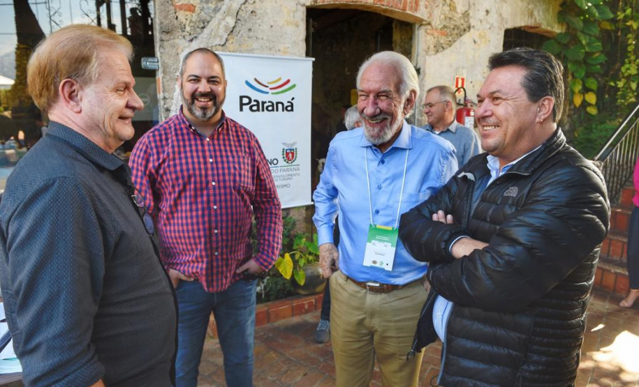 O vice-governador Darci Piana participou no sábado (20), em Antonina, do Encontro da Grande Reserva da Mata Atlântica, que visa a promoção e desenvolvimento do turismo como atividade econômica ambientalmente responsável. Foto: Denis Ferreira Netto/SEDEST