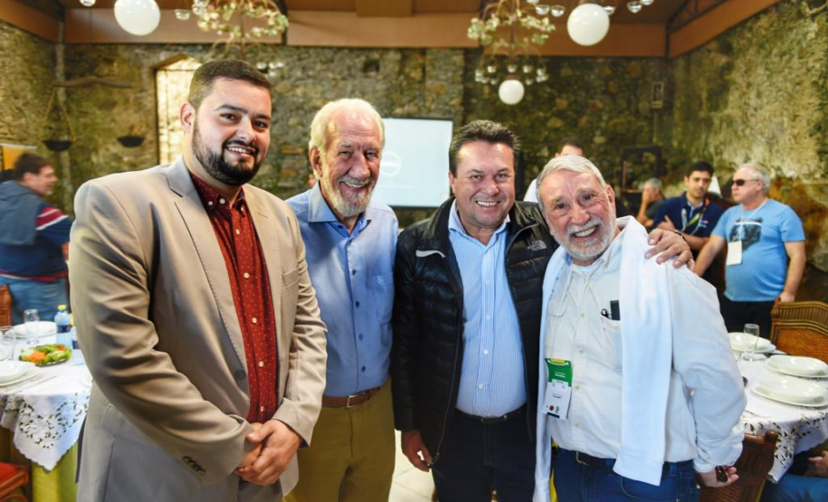 O vice-governador Darci Piana participou no sábado (20), em Antonina, do Encontro da Grande Reserva da Mata Atlântica, que visa a promoção e desenvolvimento do turismo como atividade econômica ambientalmente responsável. Foto: Denis Ferreira Netto/SEDEST