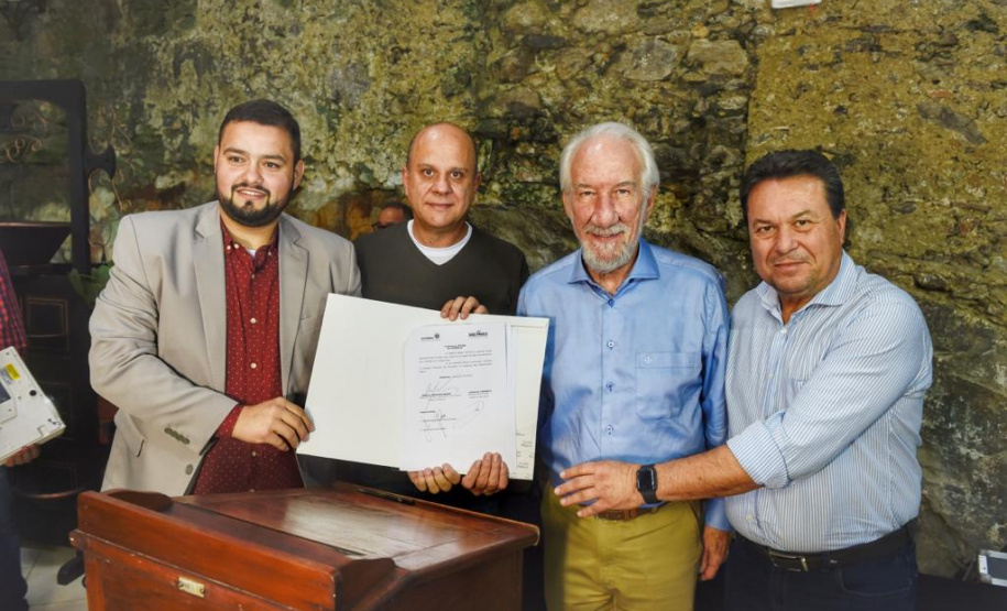 O vice-governador Darci Piana participou no sábado (20), em Antonina, do Encontro da Grande Reserva da Mata Atlântica, que visa a promoção e desenvolvimento do turismo como atividade econômica ambientalmente responsável. Foto: Denis Ferreira Netto/SEDEST