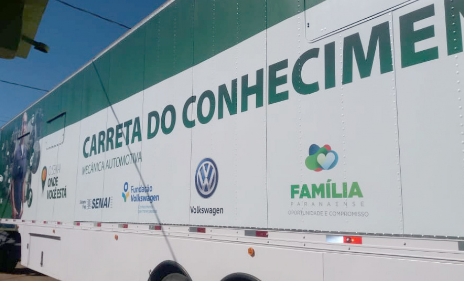 O bairro Cajuru, de Curitiba, e os municípios de Chopinzinho, Jandaia do Sul, Realeza, Reserva, Tibagi, Cambará e Jaguariaíva já estão recebendo, neste mês de julho, o Programa Carretas do Conhecimento. Realizado pelo Governo do Paraná, por meio da Secretaria da Justiça, Família e Trabalho; a Volkswagen e o Senai Paraná, o programa oferece cursos de qualificação profissional de forma gratuita para a população paranaense. Foto: Divulgação/SEJUF