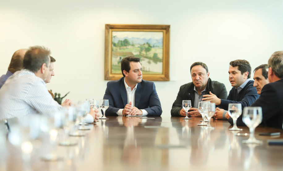 O governador Carlos Massa Ratinho Junior autorizou nesta segunda-feira (22) o repasse de R$ 4 milhões para o recape da Rua Marechal Deodoro da Fonseca, em União da Vitória, no Sul do Estado. A via é uma das mais importantes do município e atravessa quatro bairros, além de fazer a ligação da região Sul com o Sudoeste paranaense e também com Santa Catarina.Foto: Rodrigo Felix Leal/ANPr