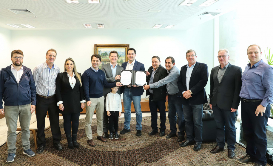 O governador Carlos Massa Ratinho Junior autorizou nesta segunda-feira (22) o repasse de R$ 4 milhões para o recape da Rua Marechal Deodoro da Fonseca, em União da Vitória, no Sul do Estado. A via é uma das mais importantes do município e atravessa quatro bairros, além de fazer a ligação da região Sul com o Sudoeste paranaense e também com Santa Catarina.Foto: Rodrigo Felix Leal/ANPr