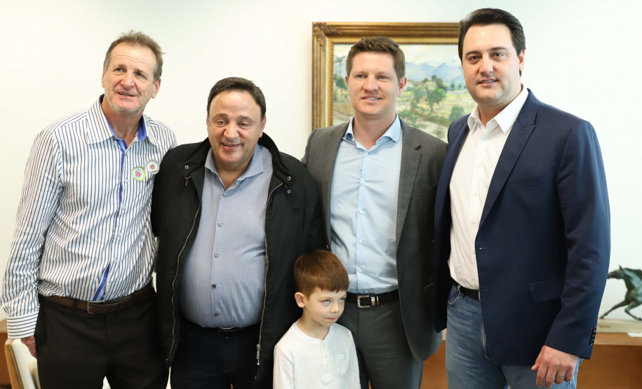 O governador Carlos Massa Ratinho Junior autorizou nesta segunda-feira (22) o repasse de R$ 4 milhões para o recape da Rua Marechal Deodoro da Fonseca, em União da Vitória, no Sul do Estado. A via é uma das mais importantes do município e atravessa quatro bairros, além de fazer a ligação da região Sul com o Sudoeste paranaense e também com Santa Catarina.Foto: Rodrigo Felix Leal /ANPr