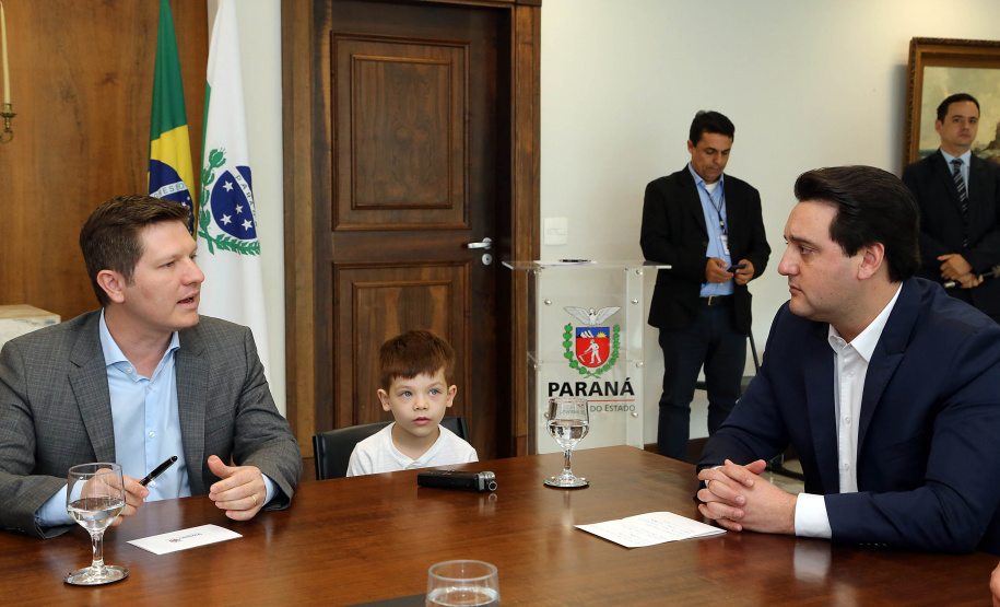 O governador Carlos Massa Ratinho Junior autorizou nesta segunda-feira (22) o repasse de R$ 4 milhões para o recape da Rua Marechal Deodoro da Fonseca, em União da Vitória, no Sul do Estado. A via é uma das mais importantes do município e atravessa quatro bairros, além de fazer a ligação da região Sul com o Sudoeste paranaense e também com Santa Catarina.Foto: Gilson Abreu /ANPr