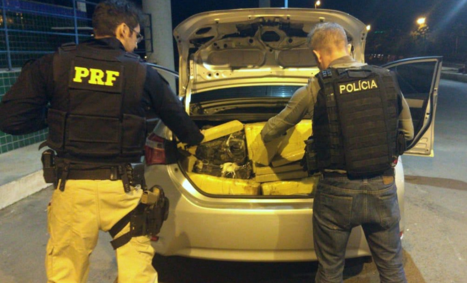 A Polícia Civil do Paraná (PCPR) apreendeu cerca de 3 toneladas de entorpecentes na semana passada, apenas entre quarta (17) e sexta-feira (19). As drogas que abasteceriam o tráfico no Estado foram interceptadas em rodovias durante quatro operações distintas.Foto:PCPR