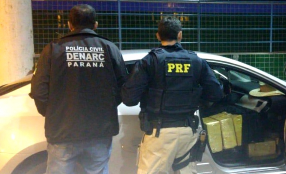 A Polícia Civil do Paraná (PCPR) apreendeu cerca de 3 toneladas de entorpecentes na semana passada, apenas entre quarta (17) e sexta-feira (19). As drogas que abasteceriam o tráfico no Estado foram interceptadas em rodovias durante quatro operações distintas.Foto:PCPR