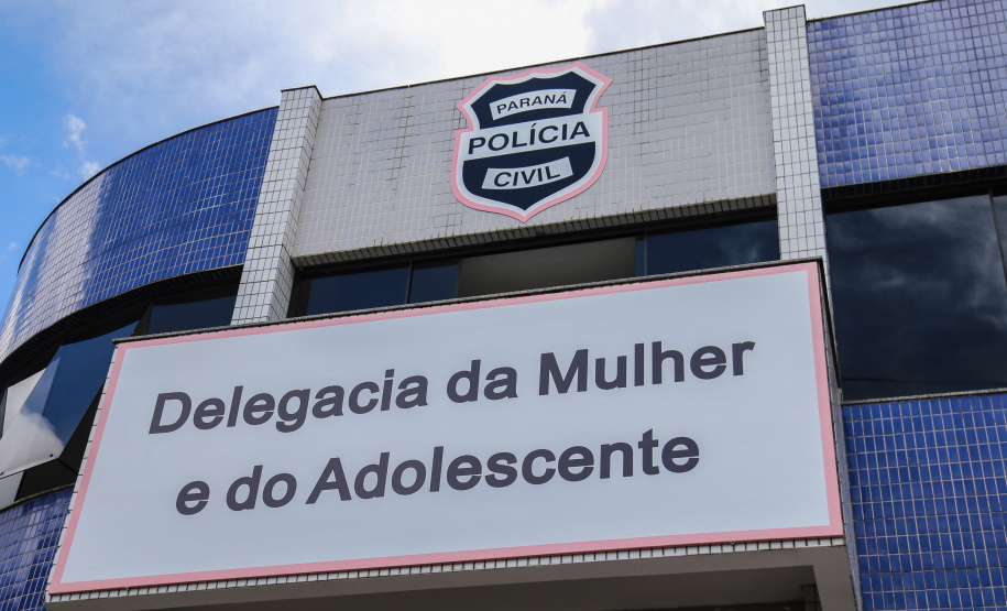 No Dia Estadual de Combate ao Feminicídio, o Governo do Paraná reforça a orientação para que as vítimas de abuso denunciem e busquem medidas protetivas. No Paraná existem 20 Delegacias da Mulher, distribuídas por todo estado. “Estes são os locais mais indicados para que vítimas de qualquer forma de violência possam buscar ajuda e orientação logo ao primeiro sinal de abuso. Foto: Geraldo Bubniak/ANPr