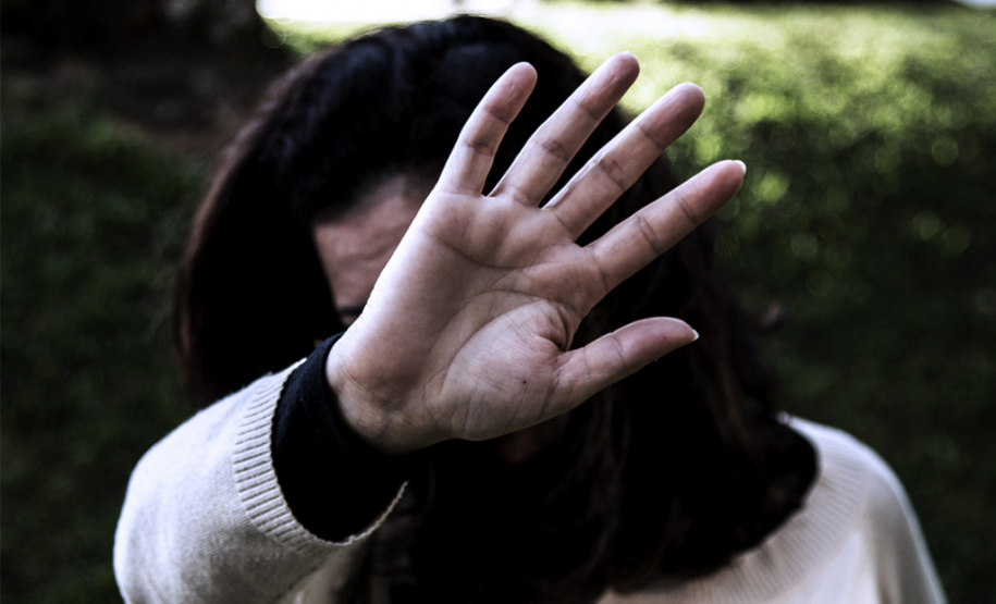 No Dia Estadual de Combate ao Feminicídio, o Governo do Paraná reforça a orientação para que as vítimas de abuso denunciem e busquem medidas protetivas. No Paraná existem 20 Delegacias da Mulher, distribuídas por todo estado. “Estes são os locais mais indicados para que vítimas de qualquer forma de violência possam buscar ajuda e orientação logo ao primeiro sinal de abuso. Foto: Divulgação/SESP