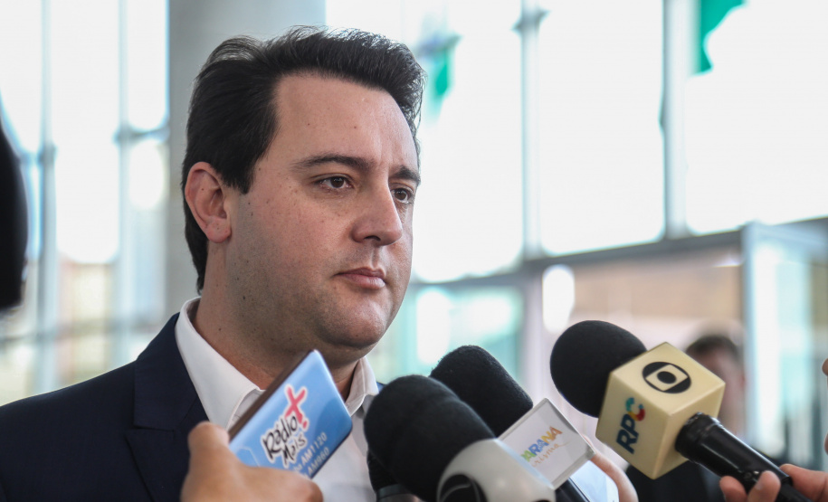 O governador Carlos Massa Ratinho Júnior dá posse a mais de 90 peritos oficiais, no Palácio Iguaçu. Os profissionais integrarão o efetivo da Polícia Científica do Paraná e, após formação, serão distribuídos no Estado, conforme a necessidade. Curitiba, 22/07/2019 -Foto: Geraldo Bubniak/ANPr