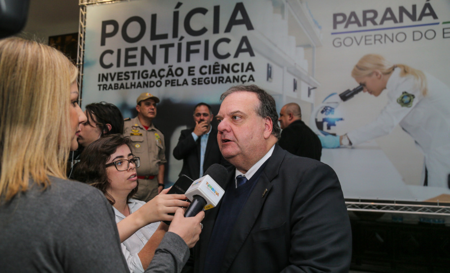 O governador Carlos Massa Ratinho Júnior dá posse  a mais de 90 peritos oficiais, no Palácio Iguaçu. Os profissionais integrarão o efetivo da Polícia Científica do Paraná e, após formação, serão distribuídos no Estado, conforme a necessidade. Na foto diretor-geral da Polícia Científica, Leon Grupenmacher.
Curitiba, 22/07/2019 -Foto: Geraldo Bubniak/ANPr